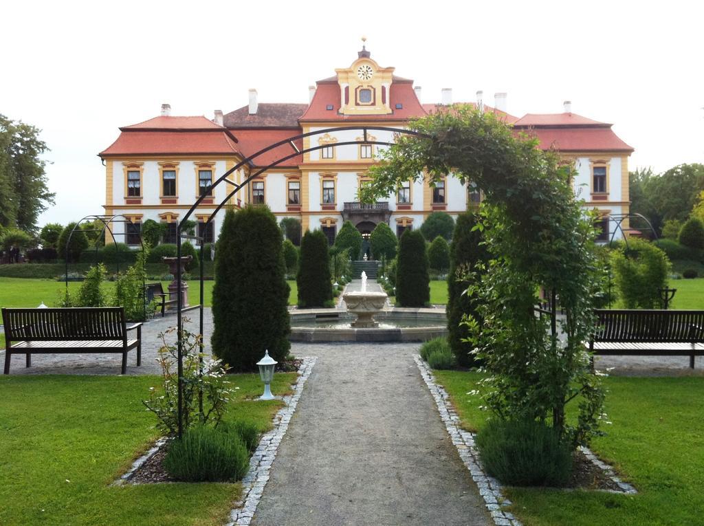 Апартаменты Zamek Jemniste Postupice Экстерьер фото